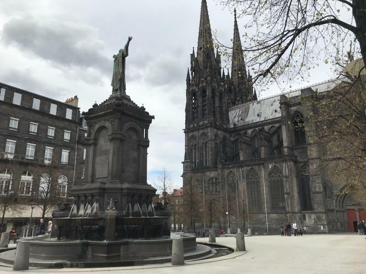 Nid Douillet Sur Plateau Central Clermont-Ferrand Zewnętrze zdjęcie