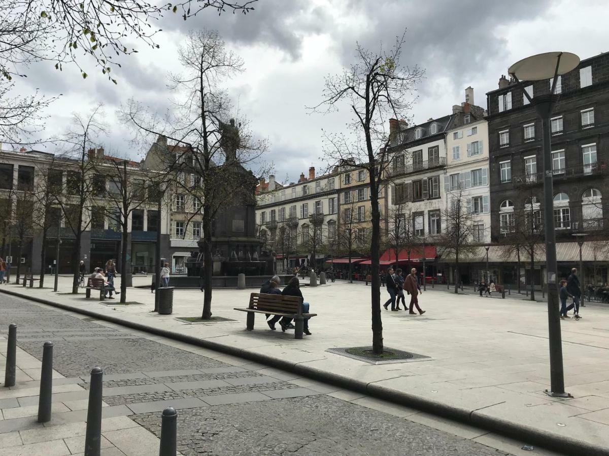 Nid Douillet Sur Plateau Central Clermont-Ferrand Zewnętrze zdjęcie