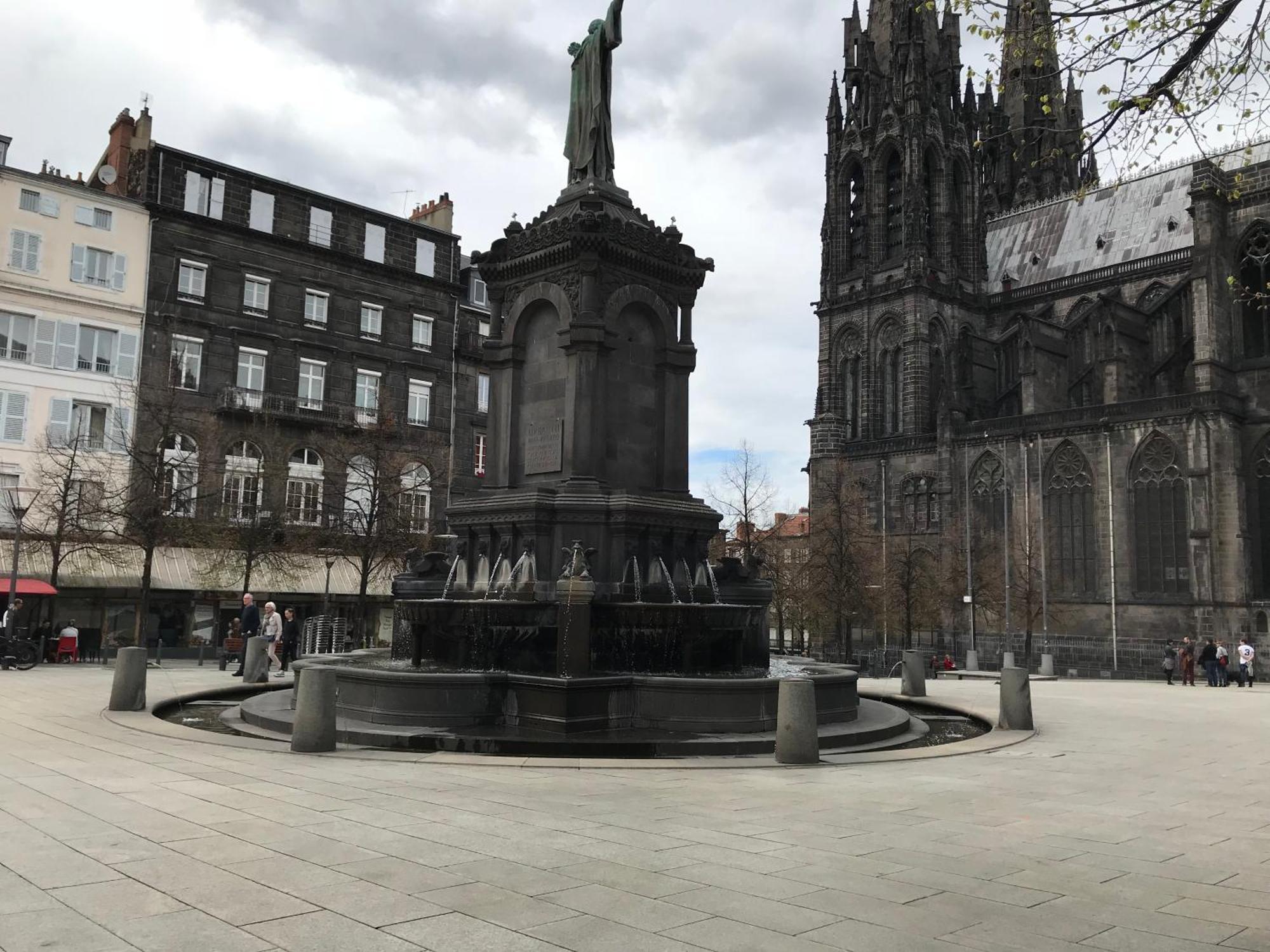Nid Douillet Sur Plateau Central Clermont-Ferrand Zewnętrze zdjęcie